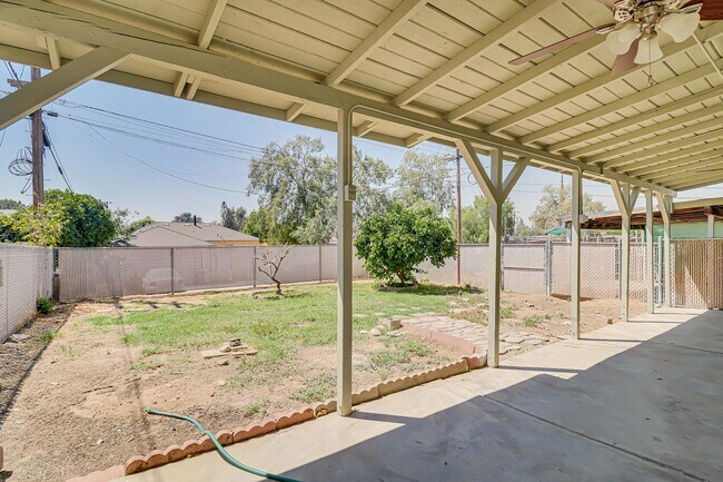 Building Photo - Newly Remodeled East Side Home!