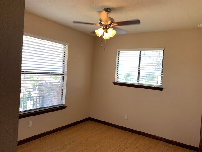 Building Photo - 6745 Ridge Top Dr