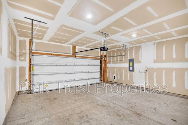Building Photo - 216 Sarcoxie Rd