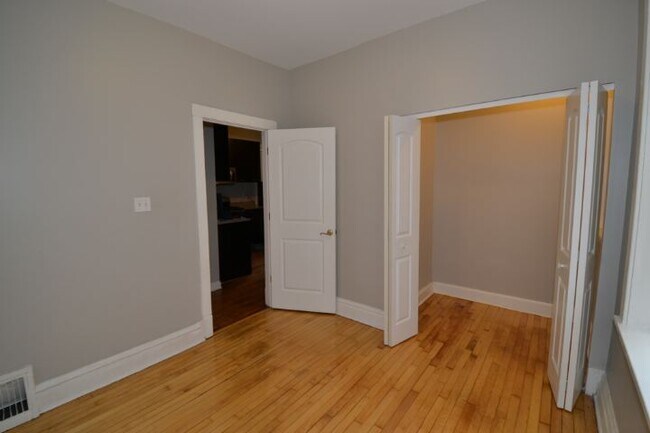 Building Photo - 4713 N Albany Ave