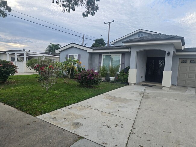 Building Photo - 6611 Kiowa Rd