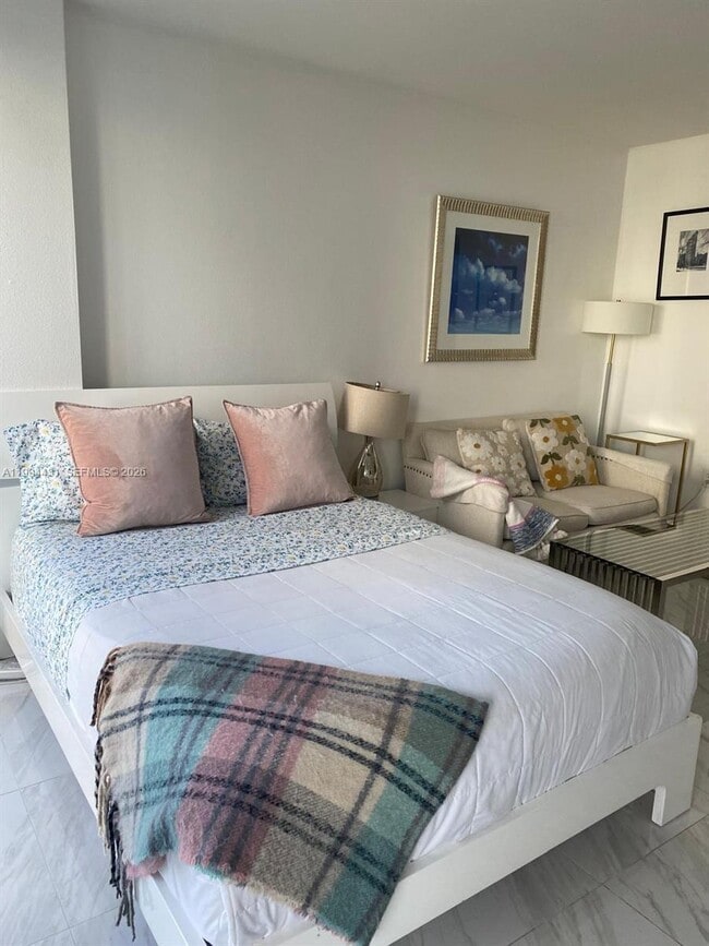 Building Photo - 10275 Collins Ave