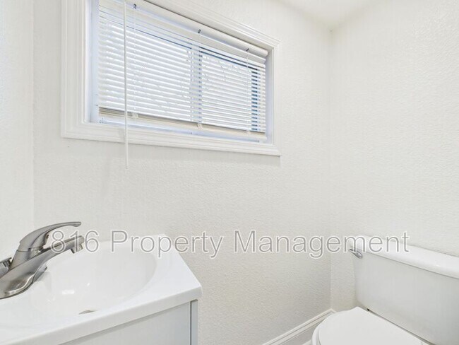 Building Photo - 5341 Brooklyn Ave