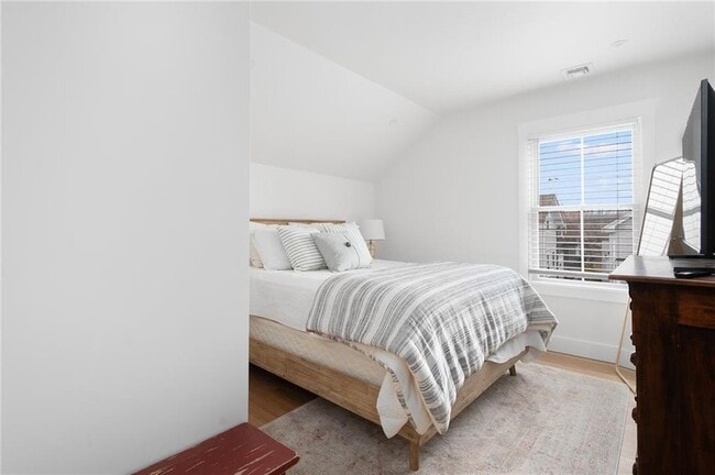 Building Photo - 69 Connection St