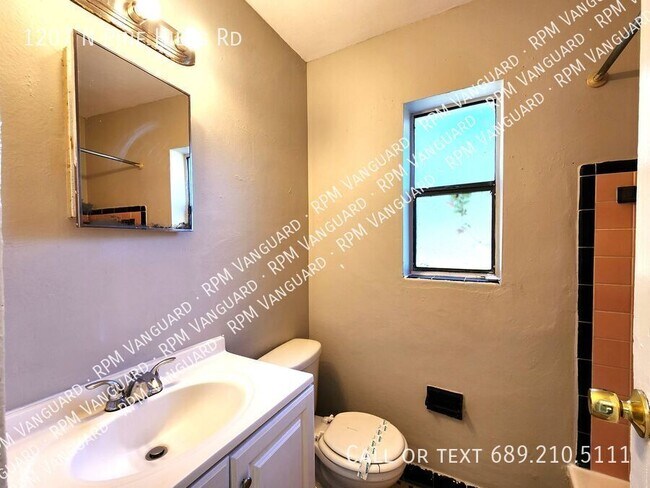 Building Photo - 1207 N Pine Hills Rd