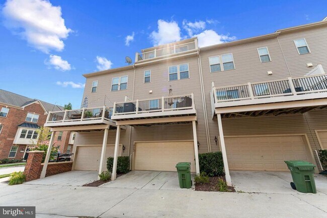Building Photo - 4662 Hudson St