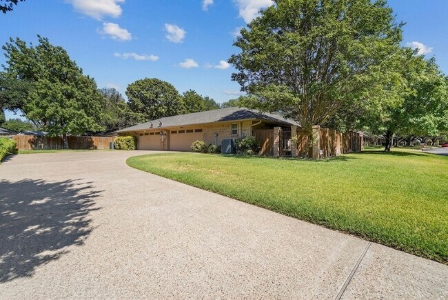 Building Photo - 4824 Darla Dr