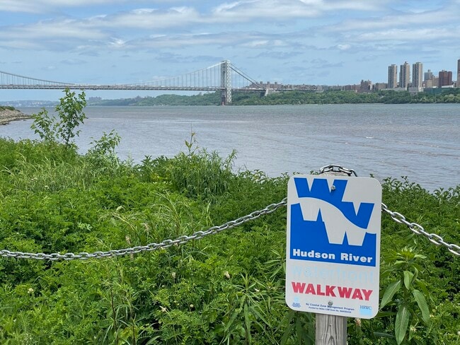 Building Photo - 1111 River Rd