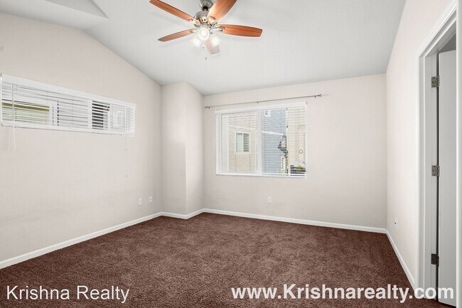 Building Photo - 3 br, 2.5 bath House - 10571 NE Park Ridge...