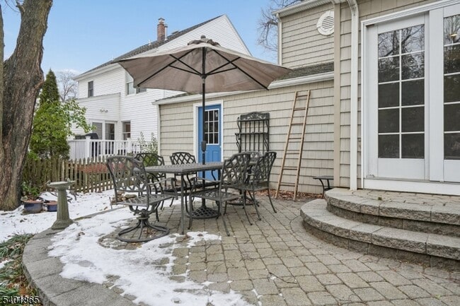 Building Photo - 16-21 Split Rock Rd