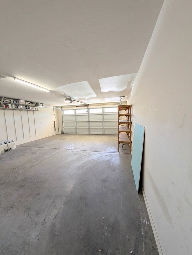 Building Photo - AVAILABLE NOW IN HIGLEY GROVES!!!!