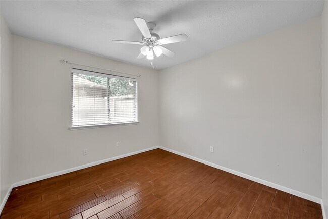 Building Photo - 10914 Waterview Cir