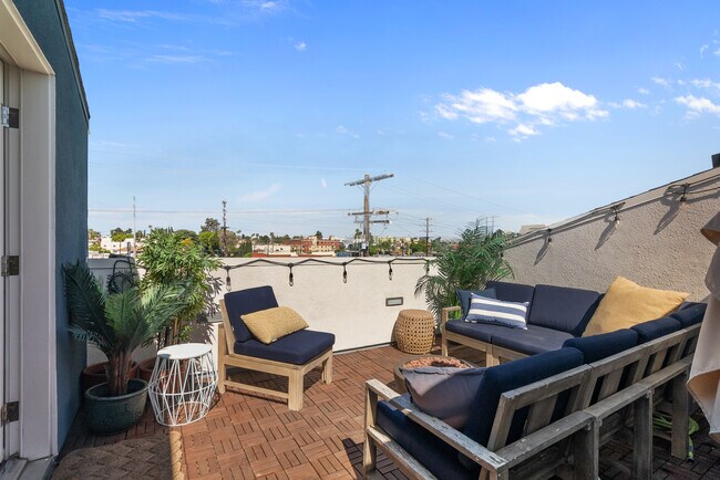 Roof deck has views of hills and valley - 4831 Craner Ave