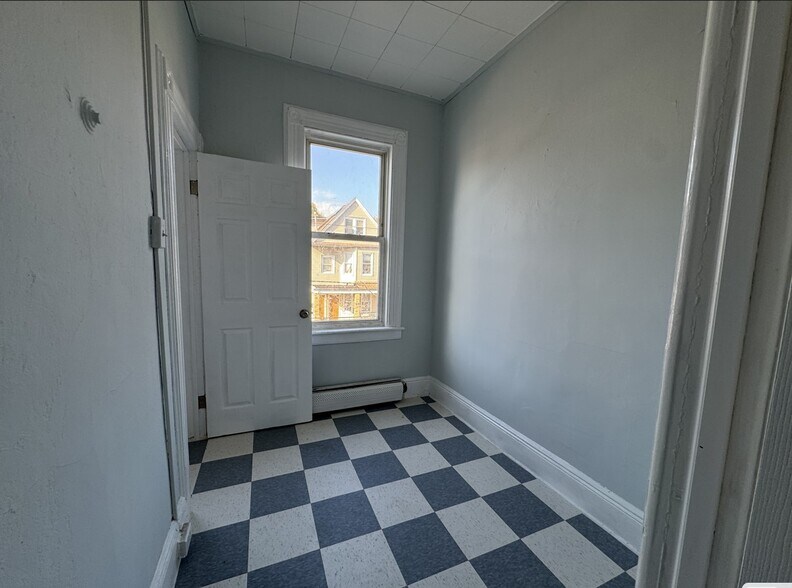 Building Photo - 96 Brown Pl