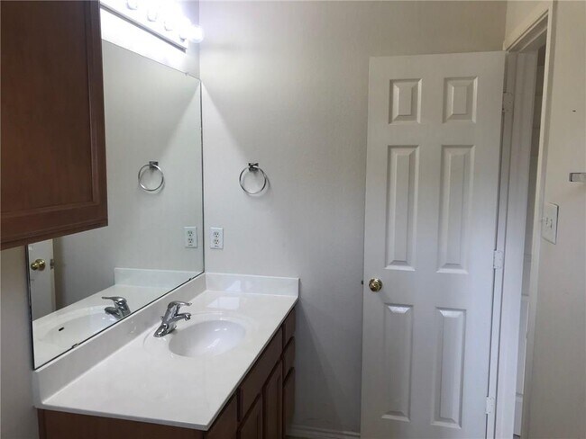 Building Photo - 1481 E Old Settlers Blvd