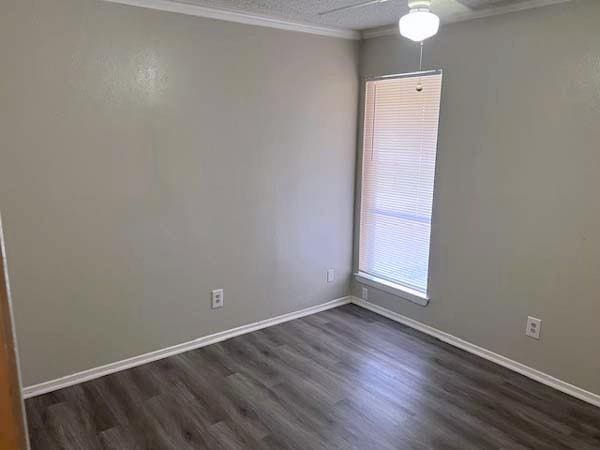 Building Photo - 806 Phillips Dr