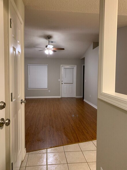Building Photo - 5957 Savannah Dr