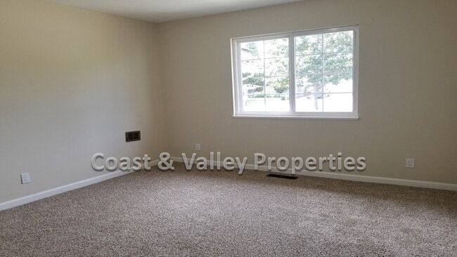 Primary Photo - Lovely South Salinas Home!