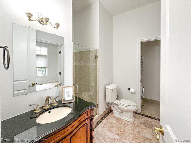 Building Photo - 5742 Putnam Dr