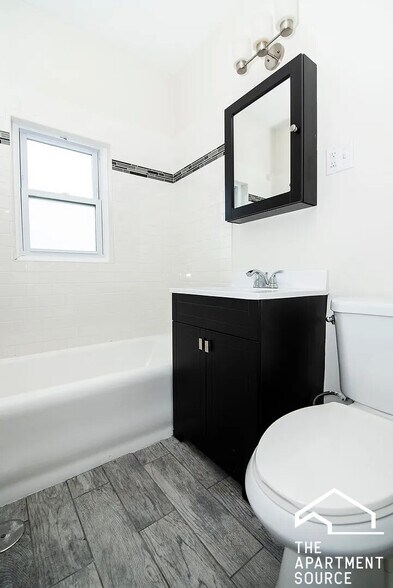 Building Photo - 3819 1/2 N Greenview Ave