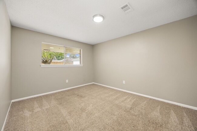 Building Photo - 5923 Pebble Springs Dr