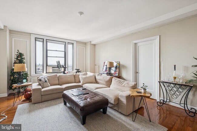 Building Photo - 2031 Locust St