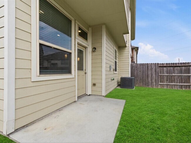 Building Photo - 28043 Rocky Heights Dr