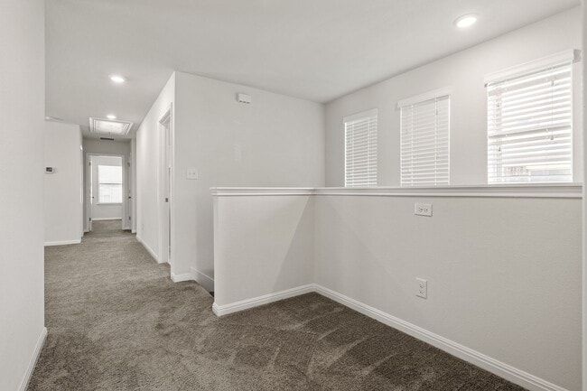 Building Photo - Beautiful Northfields Home | Quartz Counters, Open Floor Plan & Appliances Included