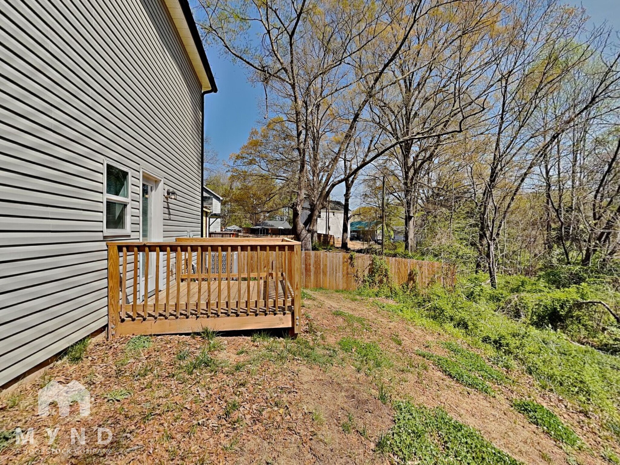 Building Photo - 1411 Lake St