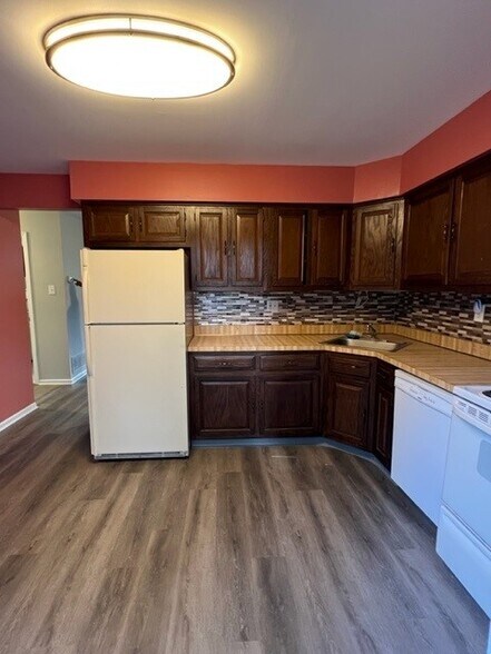 Building Photo - 568 Thrush Ct