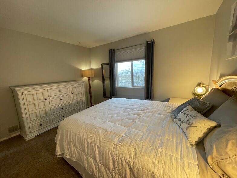 Building Photo - 27 Mayapple Ln