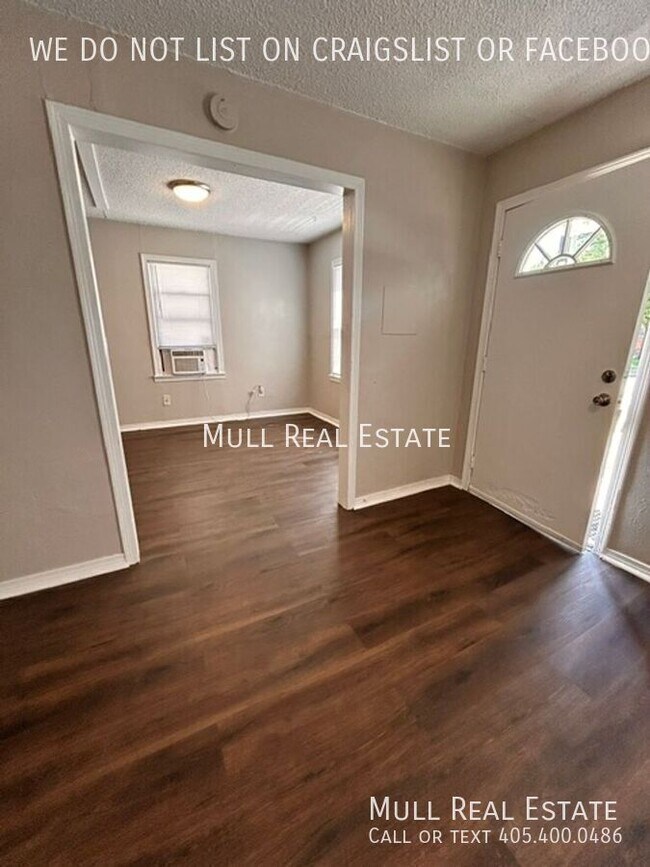 Building Photo - 4801 N Willow Ave
