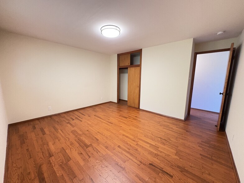 Bedroom - 527 Wells Ave N