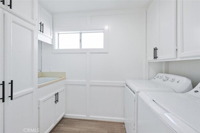 Building Photo - 411 Goldenrod Ave