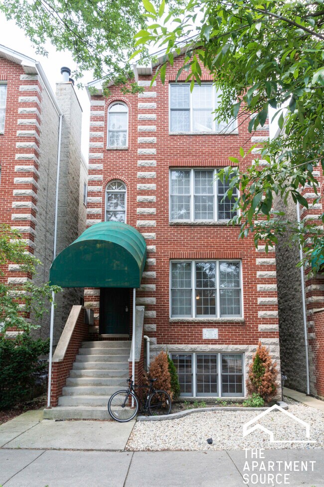 Building Photo - 918 N Paulina St