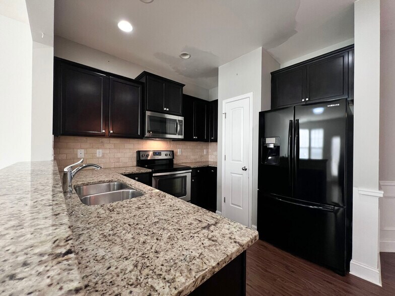 Building Photo - 9938 Sweet Basil Dr