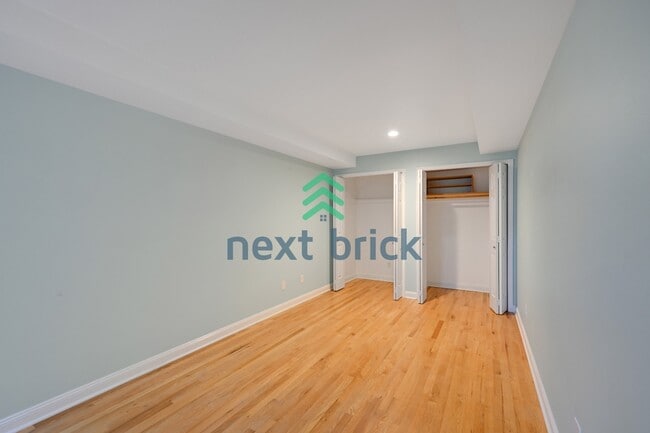 Building Photo - "Charming Victorian-style craftsman 3-Bedroom Townhouse with 2.5 Baths – 1610 Sq Ft of Comfortabl...
