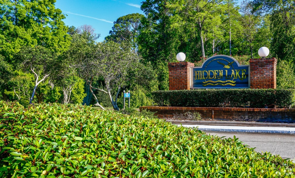 Building Photo - Hidden Lake