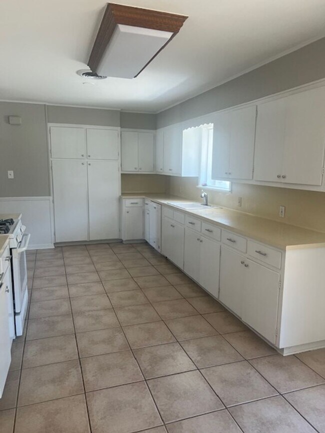 Building Photo - 2 Bedroom 1 Bathroom Georgetown Home