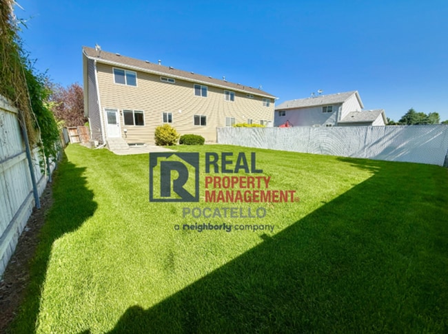 Building Photo - MOVE IN SPECIAL - 5 Bedroom 3.5 Bath Duple...