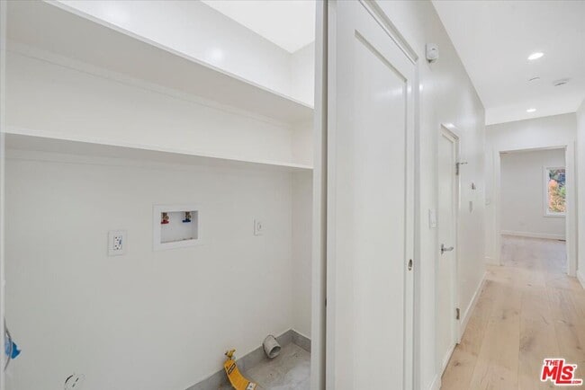 Building Photo - 1928 Montecito Dr