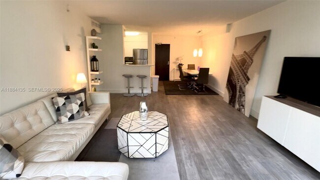 Building Photo - 1500 Bay Rd