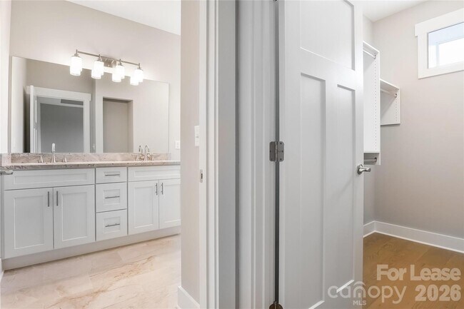 Building Photo - 48 Creekside View Dr