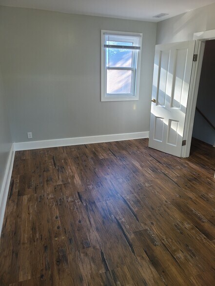 Building Photo - 3981 S Pine Ave