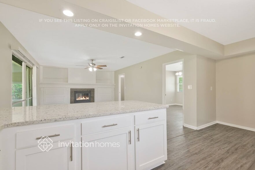 Building Photo - 2733 River Oak Dr