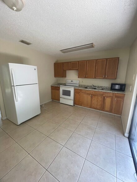 Building Photo - 1639 Barbarie Ln