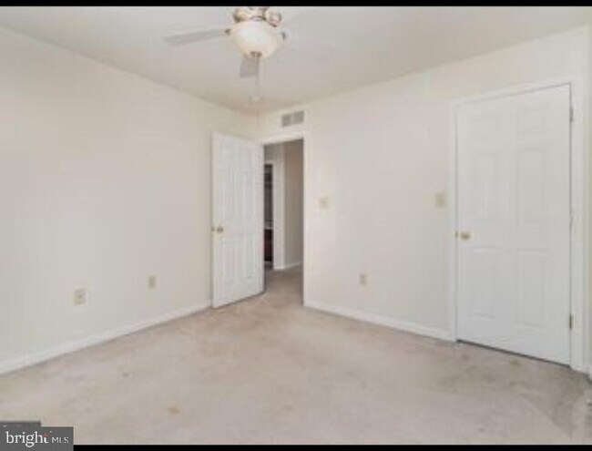 Building Photo - 471 Stonehedge Ln
