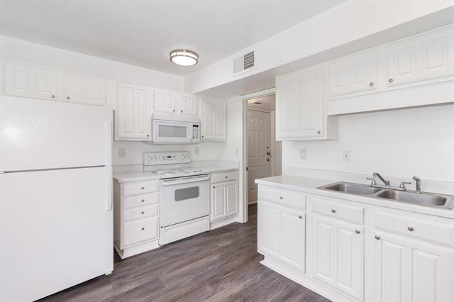 Building Photo - 6767 Dandelion Dr