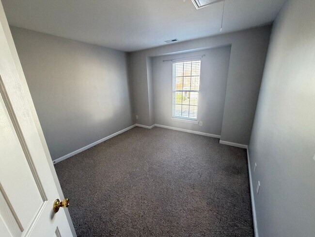 Building Photo - Charming 3BR Townhome in Sought-After Harrisburg Town Center