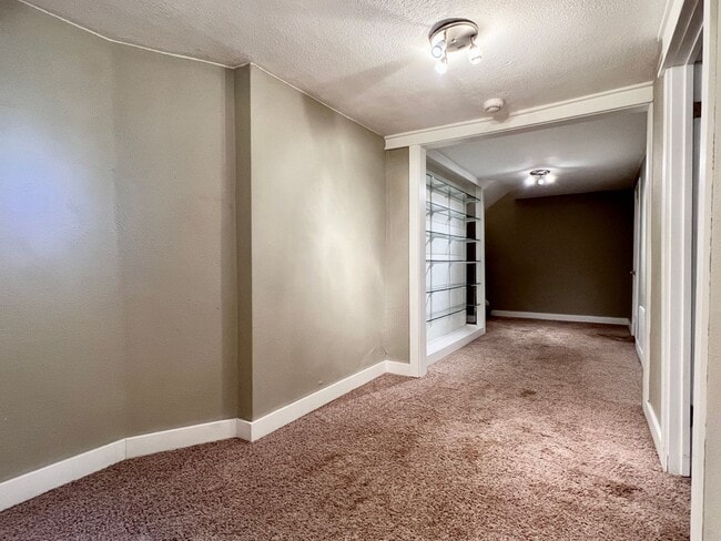 Building Photo - 10340 Fischer Pl NE